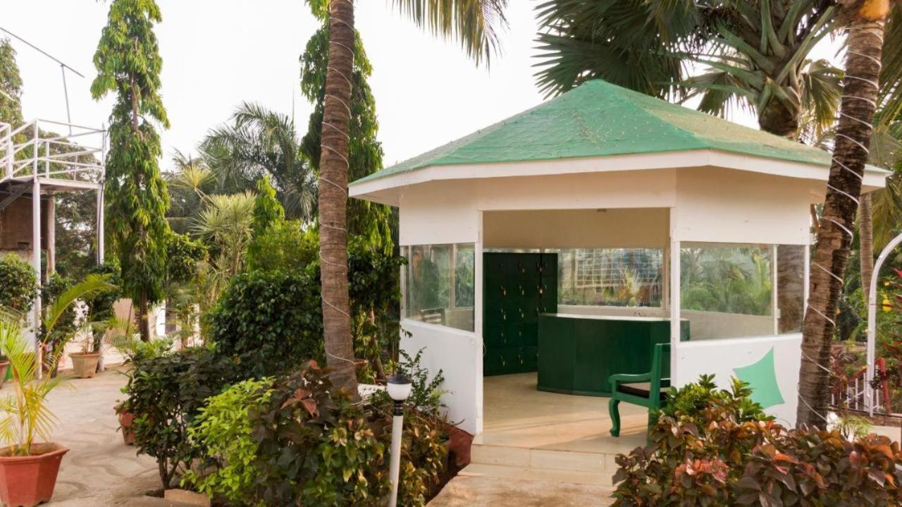 Tropical Valley Resort Morjim Bagian luar foto